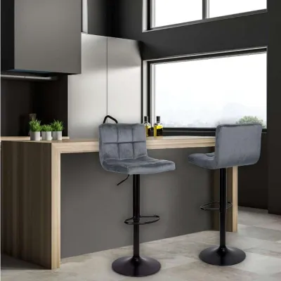 Immagine prodotto di Sgabello regolabile con seduta in velluto grigio e base in metallo nero opaco Mosva