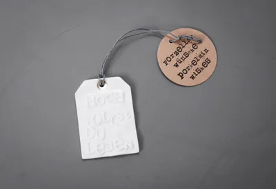 Zdjęcie produktu dla Porcelanowa zawieszka na życzenia "Będziesz żył wysoko"