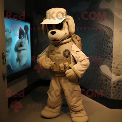 Produktbild von Beigefarbener REDBROKOLY Marine-Recon Maskottchen Kostüm charakter bekleidet mit einem Überwurf und Krawatten