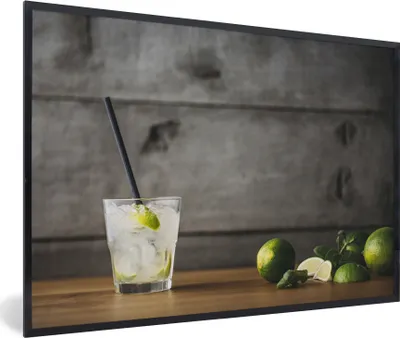 Produktbild von MuchoWow® MuchoWow® Gerahmtes Poster Mojito-Cocktail mit Limette und Minze auf einem hölzernen Hintergrund 60x40 cm - Poster mit zchwarzem Bilderrahmen - Printing - Wanddeko Schlafzimmer