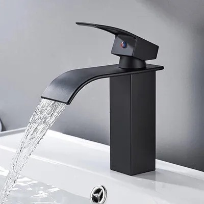 Productafbeelding van Unyqoos Watervalwastafelmengkraan, zwart – moderne badkamerkraan van messing, zachte waterstroom, geschikt voor doorstroomverwarmers en boilers, loodvrij