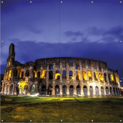 Produktbild von Wallario Outdoor-Poster für Garten oder Balkon, Motiv Italien bei Nacht - Kollosseum in Rom, beleuchtet am Abend, in ca. 180 x 180 cm