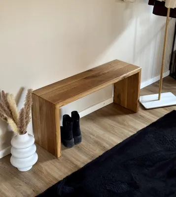 Produktbild von Sitzbank aus massiver Eiche – Holzbank für Flur & Esszimmer – 40 x 40 x 45 cm – Leinöl – handgefertigt