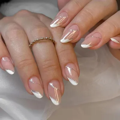 Productafbeelding van Kunstnagels, kort, amandelvorm, Frans design, nude/wit, 24 stuks