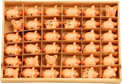 Produktbild von 36  Glücksschweinchen Ferkel in Holzkiste Glücksbringer
