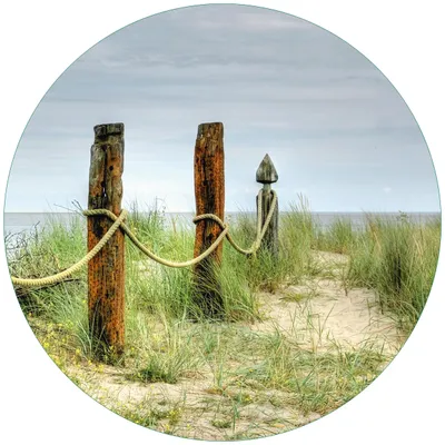 Produktbild von Wallario Premium Glasbild, freischwebende Optik, kräftige Farben, rund 50cm Durchmesser, Motiv Düne am Strand mit Holzpfahl