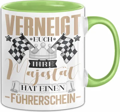Produktbild von Führerschein Bestanden Geschenk Tasse Bestandener Führerschein Verneigt Euch Ihre Majestät Hat Einen Führerschein Fahrschule Kaffee-Becher (Grün)