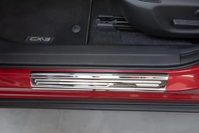 Immagine prodotto di Listelli di ingresso in acciaio inossidabile V2A di design esclusivo, compatibili con il modello Mazda CX-3 prodotto a partire da marzo 2015 fino al 2018, colore: cromato