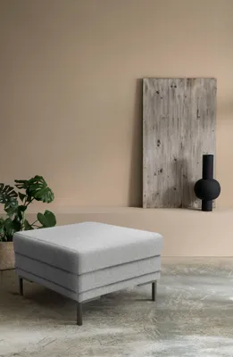 Produktbild von LOOKS by Wolfgang Joop Hocker, LOOKS VII made by DOMO Collection, Designerhocker, Sitzhocker, Fußhocker, Sitzbank, Polsterhocker, Strukturstoff in silber, 62 x 62 cm