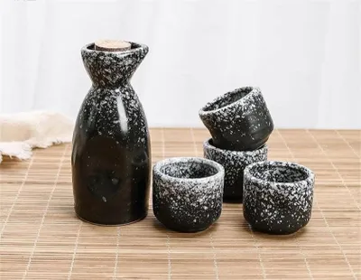 Produktbild von Fine Asianliving Sake Set Geschenkbox Schwarz Weiß Handgemacht - Noriko Set/5