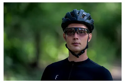 Produktbild von Sportbrille für Radfahrer mit 100% UV-Schutz für Herren und Damen