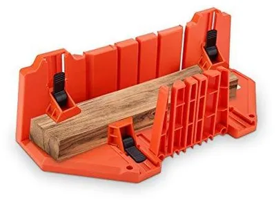 Obrázek produktu pro Plastový řezací box s aretačními prvkami, 35 cm, pro řezání pod úhly 0°, 22,5°, 45° a 90°
