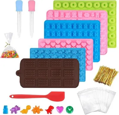 Image de Moules en silicone pour biscuits et friandises pour chiens en forme de cœur.