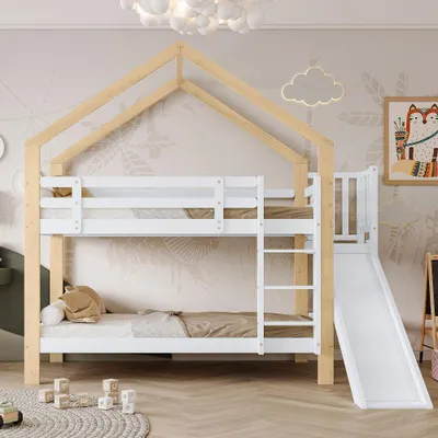 Zdjęcie produktu dla Łóżko piętrowe z zjeżdżalnią, wymiar 90x200 cm, wykonane z drewna sosnowego i MDF. Łóżko w kształcie domku z barierą ochronną i trójstopniową schodami w kształcie rampy. Kolor: biały i naturalny
