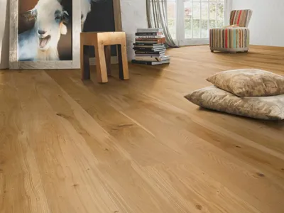 Produktbild von TILO | 2,328 m² | Braun 15mm Eiche Landhausdiele Parkett, Handgehobelt Geölt Rustikal, 3 Schicht Klick Parkettboden, V Fuge, Naturbelassen, PowerFIX Verlegesystem