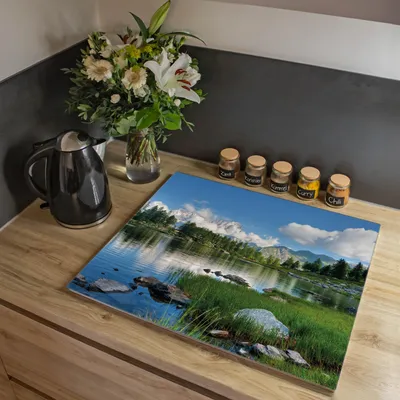 Produktbild von banjado Herdabdeckplatte einteilig 60x52cm groß mit Gummi Abstandshalter, ESG Sicherheitsglas mit Motiv Gebirgssee [HAP1 12262]