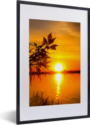 Produktbild von MuchoWow® Gerahmtes Poster Sonnenuntergang - Wasser - Pflanzen - Orange 40x60 cm - Poster mit Schwarzem Bilderrahmen Wandposter Rahmen Foto Bilder - Poster in Rahmen