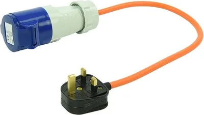 Imagen del producto de Cable adaptador de 40 cm, con conector del Reino Unido a conector CEE