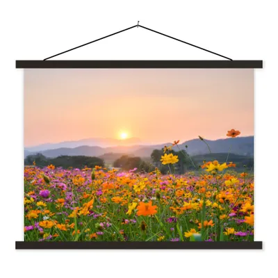 Produktbild von MuchoWow® Textilposter Blumen - Sonnenuntergang - Berg 120x90 cm mit schwarzem Rahmen - Aufhänger für Poster