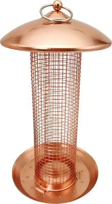 Produktbild von Dehner Natura Premium Wildvogel Futtersäule Chloe, Futterstation für Wildvögel, Futterstelle wetterfest / hängend, Ø 16 cm, Höhe 30 cm, Metall, kupfer