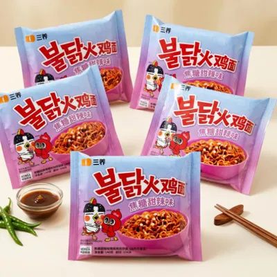 Produktbild von 5x Samyang Buldak Caramel Sweet & Spicy 130 g – Koreanische Instant-Nudeln mit Karamell-Geschmack (650 g) + Heartforcards Versandschutz