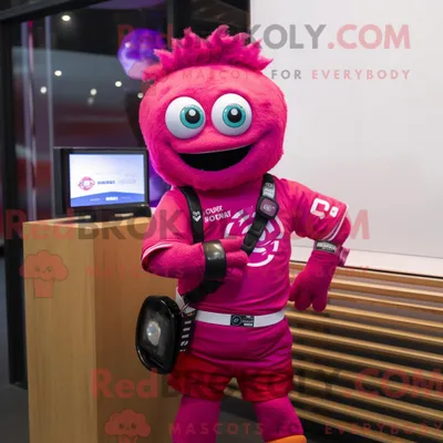Imagen del producto de Disfraz REDBROKOLY de mascota Magenta Cod vestido con una camiseta estampada y relojes inteligentes
