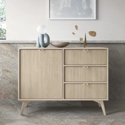Productafbeelding van Kommode Silva, zandbeige, 106 cm, met visgraatmotief – 3 lades, gouden handgrepen, Scandinavisch design
