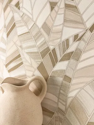 Produktbild von NEWROOM Tapete Beige Vliestapete Blätter - Mustertapete Modern Creme Braun Palmenblätter Dschungel Blumentapete Tropisch Dschungeltapete