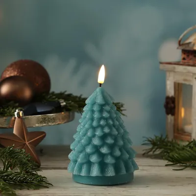 Produktbild von LED Kerze Tannenbaum - Echtwachs - flackernde 3D Flamme - H: 11cm - D: 8cm - dunkelgrün