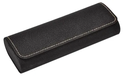 Produktbild von 1 Stück Premium-Brillenetui in Schwarz – aus hochwertigem, stoßfestem Material mit dicker weicher Innenpolsterung. Bietet zuverlässigen Rundumschutz für alle Brillengrößen: von kompakten Lesebrillen bis zu breiten Sonnenbrillen. Schlankes, modernes Design kombiniert Funktionalität mit Eleganz – ideal für Alltag, Büro oder Reise. Praktisch, langlebig und geschenkfertig.