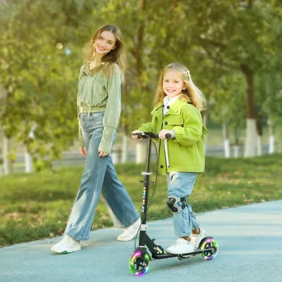 Image de Trottinette pour enfants avec roues LED, double frein et repose-pieds | Couleur : Noir | Dimensions : 36 x 73 x 73-89 cm