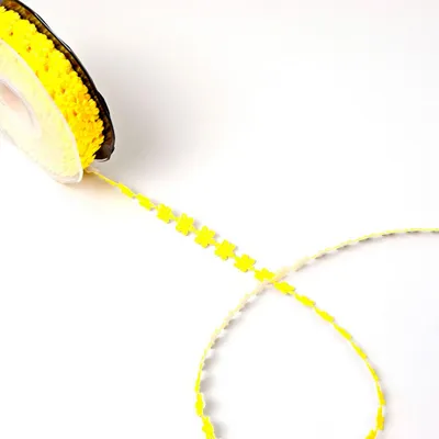Produktbild von Mini-Blümchenbordüre - SekleBo ® - Gelb - 10mm - 10yds - 94048-10