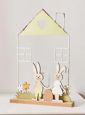 Produktbild von Dekofigur "Hasenhaus" aus Metall & MDF, 2 Osterhasen, Osterei & Blumen, 34 cm hoch, Osterdeko