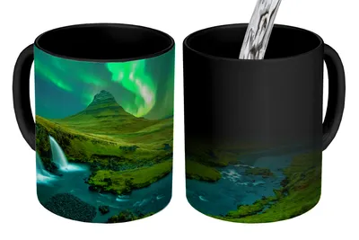 Produktbild von MuchoWow® Magický pohár Polárna žiara - Vodopád - Hory - Island 350 ml Pohár na zmenu farby Darček Nápad na darček - Foto hrnček