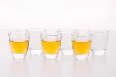 Imagen del producto de Uniqoos® Juego de 6 vasos para chupitos de 45 ml – vasos de vidrio transparente aptos para lavavajillas, ideales para fiestas, bares y eventos especiales