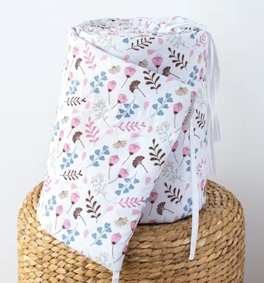 Produktbild von BLUMENWIESE Rosa 100% Baumwolle 360 x 30 cm BETTUMRANDUNG Babybett Austattung Babyausstattung Nestchen Blumen Bettschlange. Handgenähnt von LOOLAY®