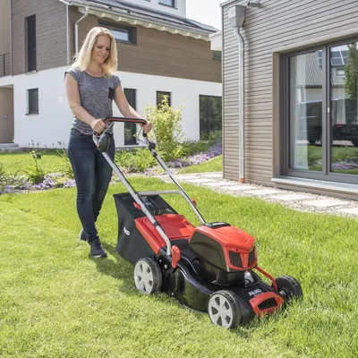 Produktbild von AL-KO Akku-Rasenmäher 46.9 Li SP 36 V (Li-Ion Akku 40 V/4 Ah, 46 cm, Radantrieb, Stahlblechgehäuse, inkl. Akku und Ladegerät, zentrale Schnitthöhenverstellung, für Rasenfläche bis 400 m²)