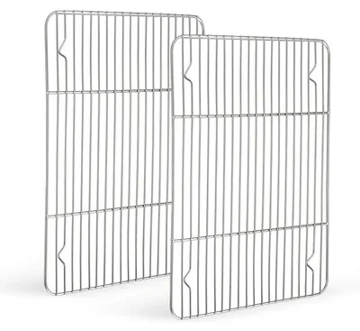Zdjęcie produktu dla Zestaw dwóch rusztków chłodzących, wymiar 38,5 x 28 x 2 cm, wykonane ze stali nierdzewnej, prostokątne, do pieczenia, smażenia, chłodzenia, grillowania, nadają się do mycia w zmywarce