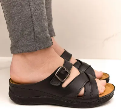 Produktbild von Damen Sandalen in Schwarz, mit Keilabsatz, Modell SINNA