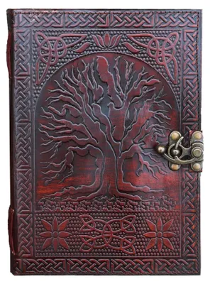 Produktbild von A5-Notizbuch aus Leder mit Verschluss – "Baum des Lebens"-Relief – Blankoseiten – Handgefertigt
