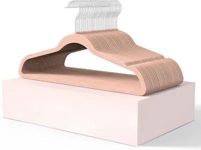 Produktbild von Famanu Fluwelen Kleiderbügel 30 Stück - Antirutsch, mit Schulterkerben, 360° drehbare Haken, platzsparend - Rosa