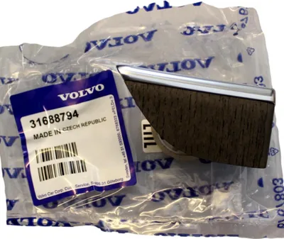 Zdjęcie produktu dla Pasek środkowy deski rozdzielczej VOLVO XC90 II OE 31688794