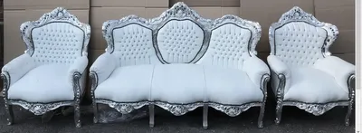 Produktbild von Casa Padrino Barock Sofa Garnitur Weiß Lederoptik / Silber + 2 Sessel mit Glitzersteinen - Wohnzimmer Barock