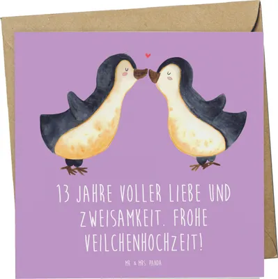 Produktbild von Mr. & Mrs. Panda Grußkarte 13. Hochzeitstag Veilchenhochzeit - Lavendeltraum - Geschenk, Glückwunschkarte, Geschenke, persönliche Andenken, Eheleben, faltkarte, Heirat