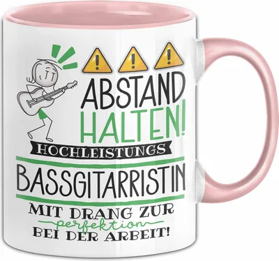 Produktbild von Bassgitarristin Tasse Geschenk Lustig Abstand Halten Hochleistungs-Bassgitarristin Mit Drang Zur Perfektion Bei Der Arbeit (Rosa)