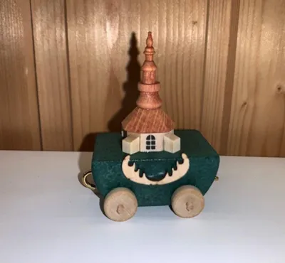 Produktbild von Weihnachtsfiguren Waggon mit Kirche für Elchexpress Höhe 8cm NEU