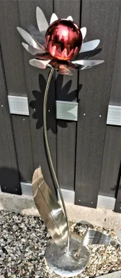 Produktbild von Skulptur Blume Palermo Edelstahl Kugel rot poliert 120 cm Dekoration Garten