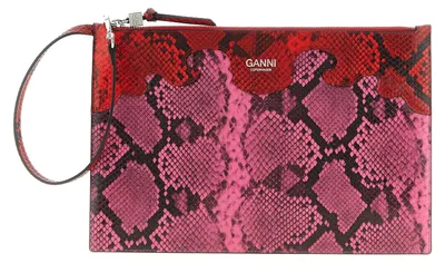 Produktbild von Ganni Bou Flat Pochette fuchsia Python Zip Handschlaufe