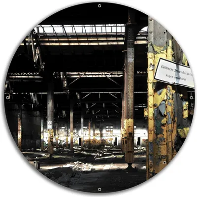 Produktbild von Wallario rundes Outdoor-Poster für Garten oder Balkon, Motiv Verlassene alte Fabrik-Halle mit leuchtenden Sonnenstrahlen, 60 cm Durchmesser