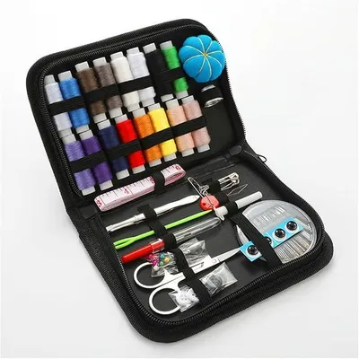 Imagen del producto de Accesorios de viaje portátiles, juego de 85 piezas, juego de costura con carretes de hilo de 16 colores, juego de costura, set de costurero